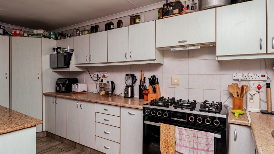 5 Bedroom Property for Sale in Aalwyndal Western Cape